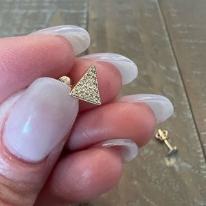 14k yellow gold earring with diamonds